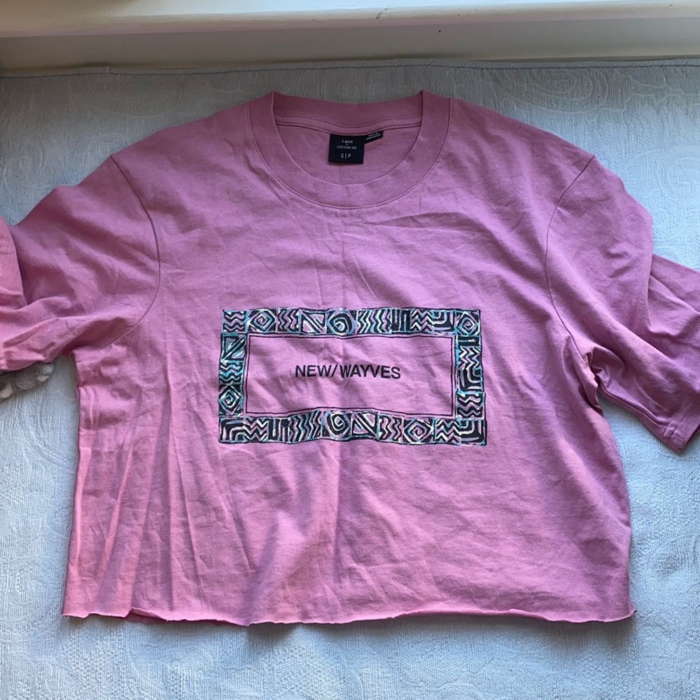 Cropped graphic tshirt